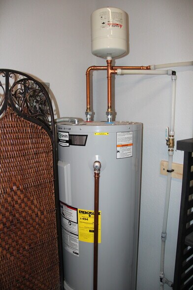 More Photos Of 446 S Main St, Winner General Retail For Sale