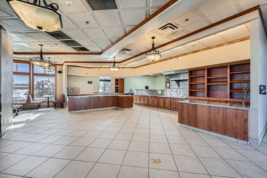 More Photos Of 9846 Zenith Meridian Dr, Englewood Restaurant For Lease