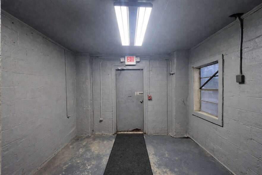 More Photos Of 432 N Royal St, Jackson Warehouse For Lease