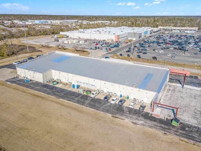 More Photos Of 329 N Cities Service Hwy, Sulphur General Retail For Lease