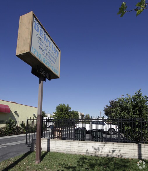 More Photos Of 5641 Lincoln Ave, Cypress Office For Sale