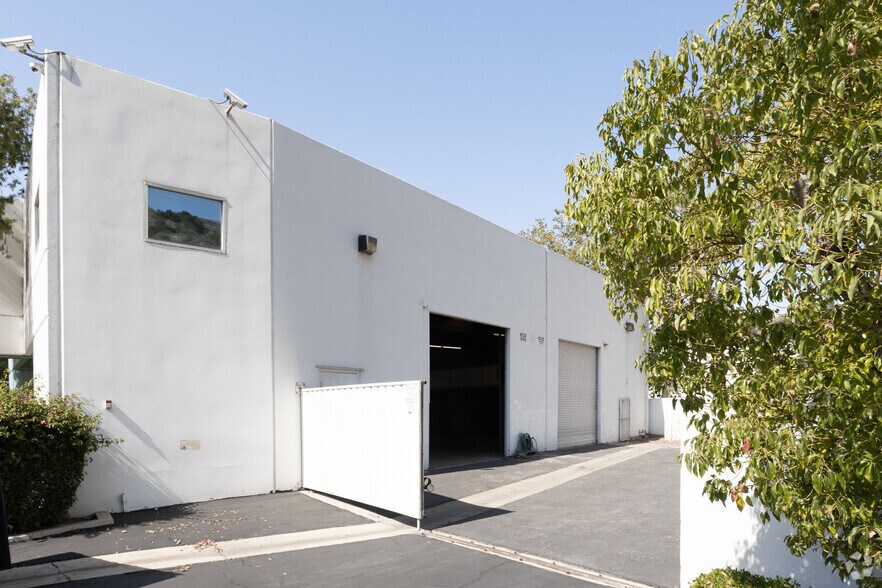 More Photos Of 23671-23675 Via Del Rio, Yorba Linda Light Manufacturing For Lease