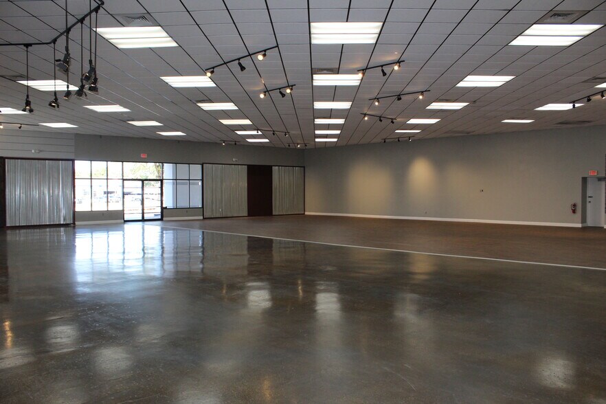 More Photos Of 855 N Highway 17-92, Longwood Storefront For Sale