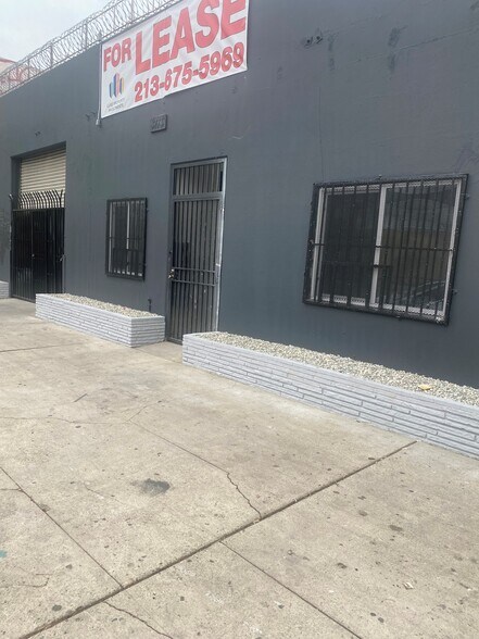 Primary Photo Of 3101-3115 S Broadway, Los Angeles Manufacturing For Lease