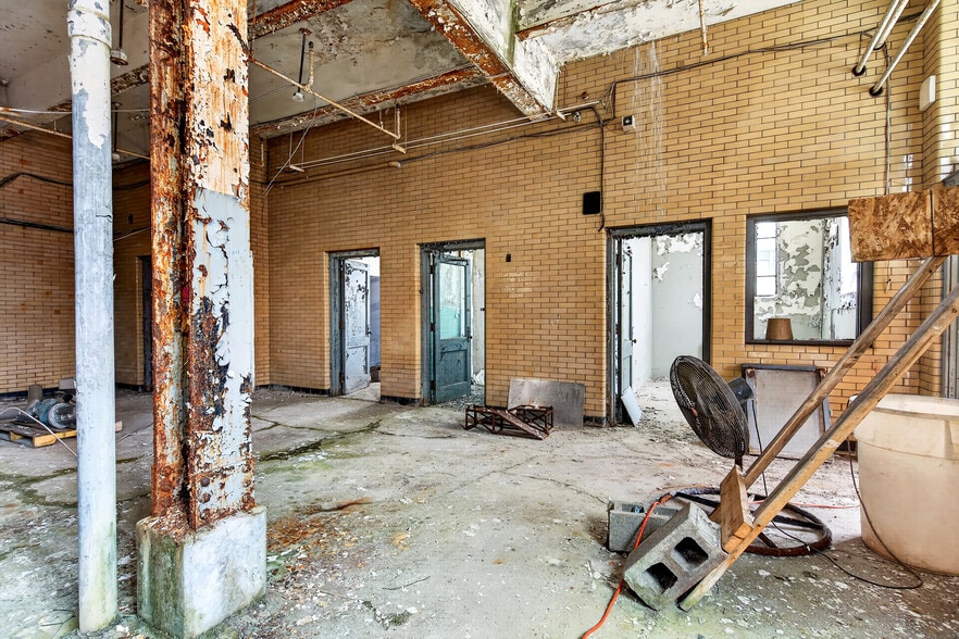 More Photos Of 662 Fillmore Ave, Buffalo Industrial For Sale