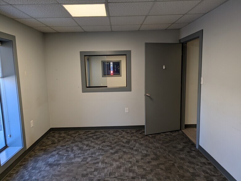 More Photos Of 4085 Pepperell Way, Dublin Distribution For Sale