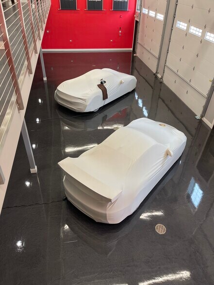 More Photos Of 2220 Ferry Rd, Naperville Showroom For Sale