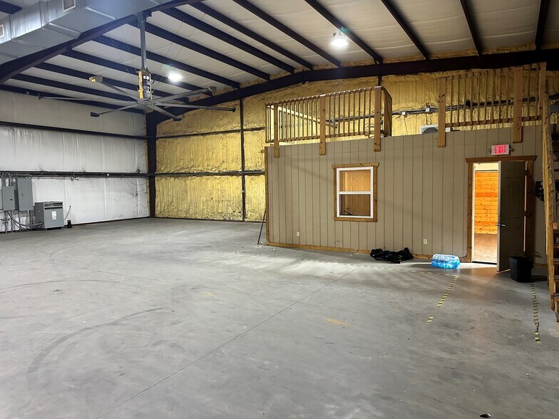 More Photos Of 35423 SH 249, Suite 12, Pinehurst Warehouse For Lease