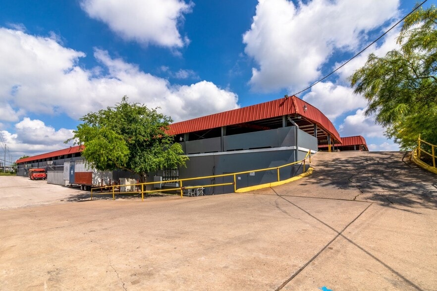 More Photos Of 2101 E Ben White Blvd, Austin Shelter For Sale