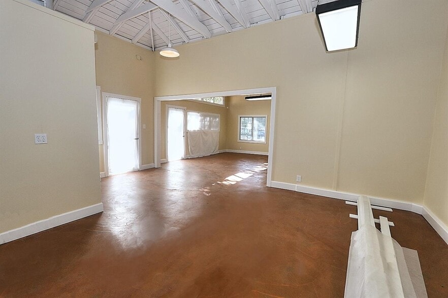 More Photos Of 2301 F St, Sacramento Freestanding For Sale