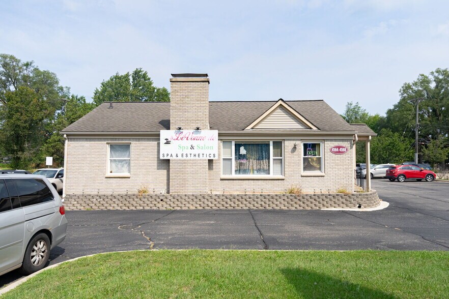 More Photos Of 4565-4568 W Walton Blvd, Waterford Medical For Sale