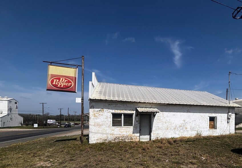 More Photos Of 201 N Main St, McGregor Office For Sale