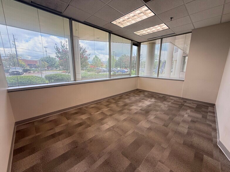 More Photos Of 12200 Tech Rd, Silver Spring Medical For Lease