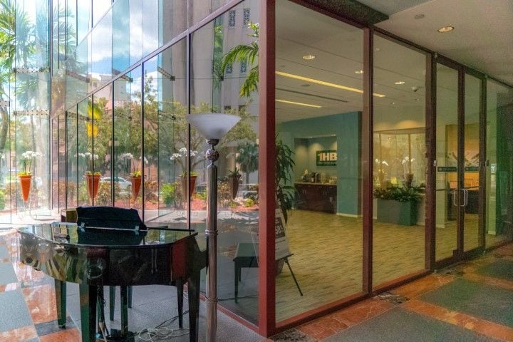 More Photos Of 2033 Main St, Sarasota Office For Lease