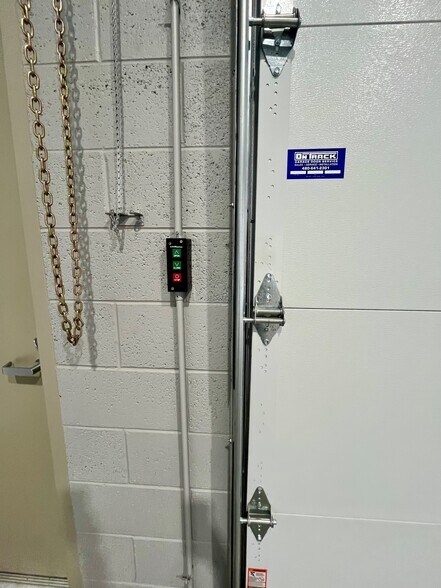 More Photos Of 7317 E Helm Dr, Scottsdale Self Storage For Sale