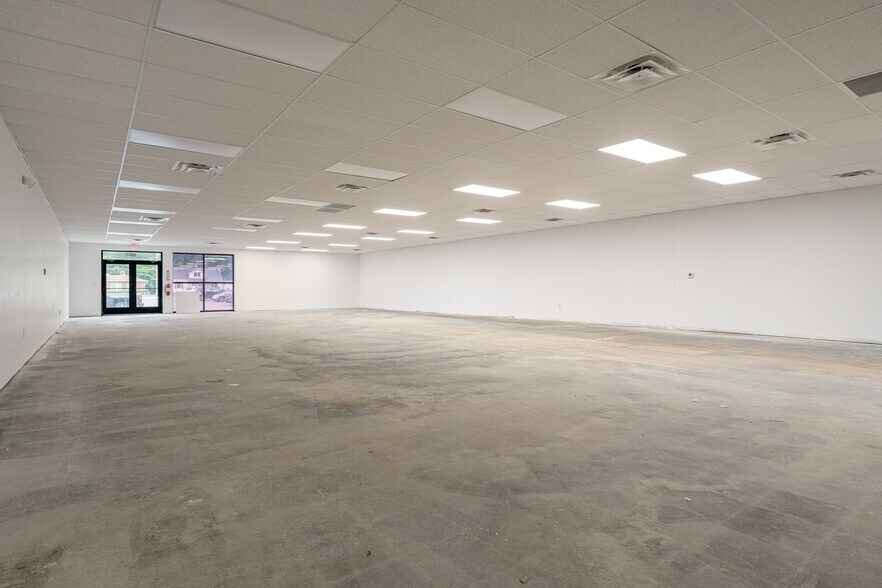More Photos Of 229-245 E Main St, West Jefferson Freestanding For Lease