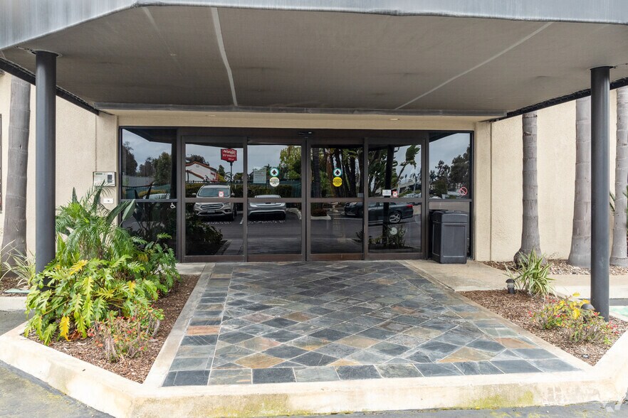 More Photos Of 5205 Kearny Villa Way, San Diego Office For Sale