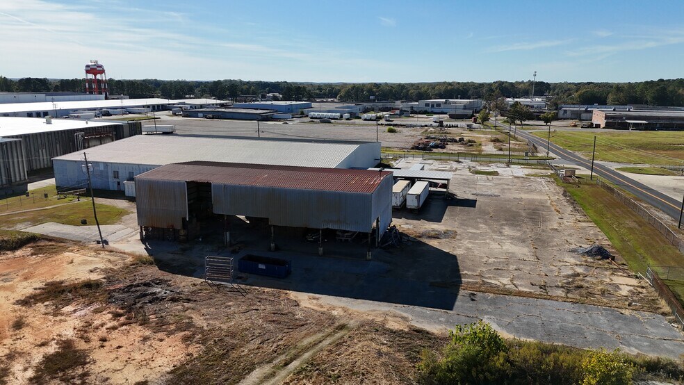 More Photos Of 215 7th Way, Alexander City Distribution For Sale