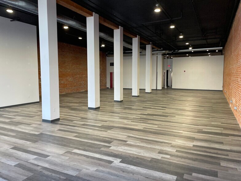 More Photos Of 733 W 2nd St, Hastings Storefront For Lease