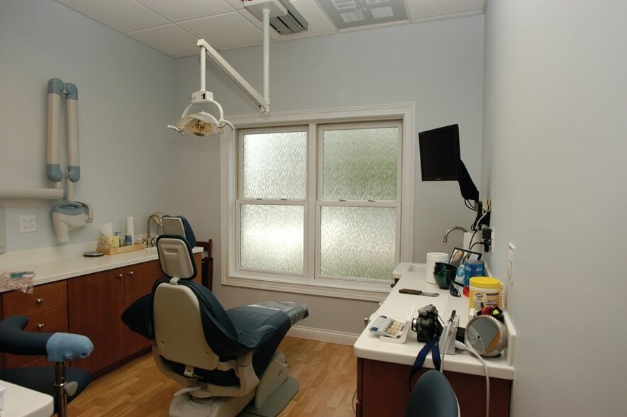 More Photos Of 1421-1431 McHenry Rd, Buffalo Grove Office For Sale