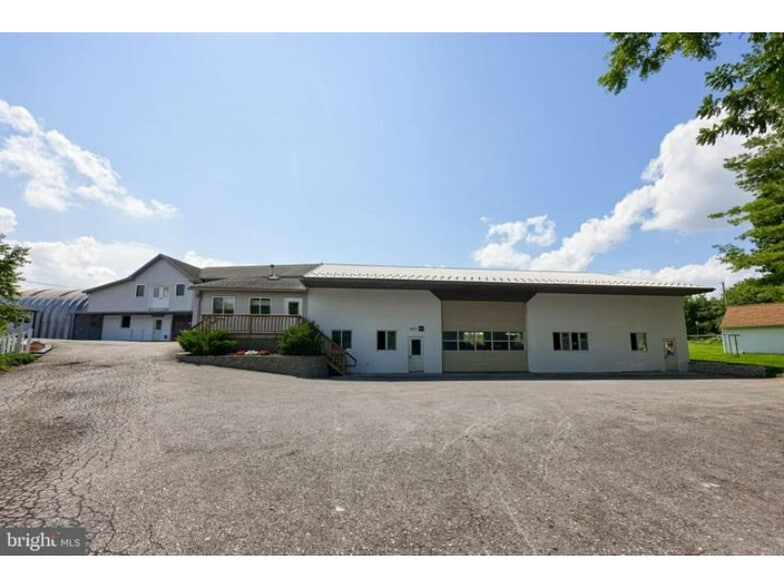 More Photos Of 240 Railroad Ave, Bird In Hand Flex For Sale