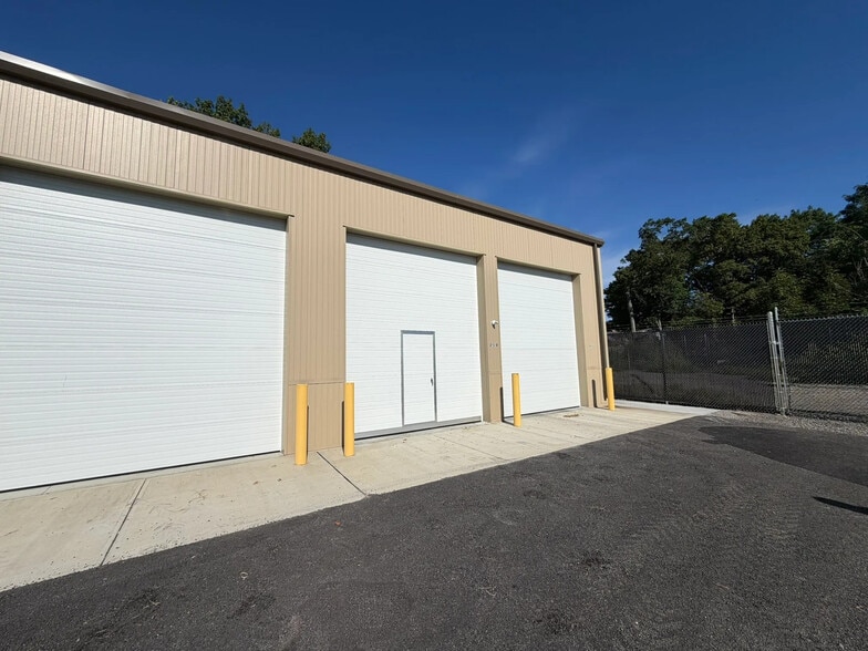 More Photos Of 579 Weeden St, Pawtucket Light Manufacturing For Lease