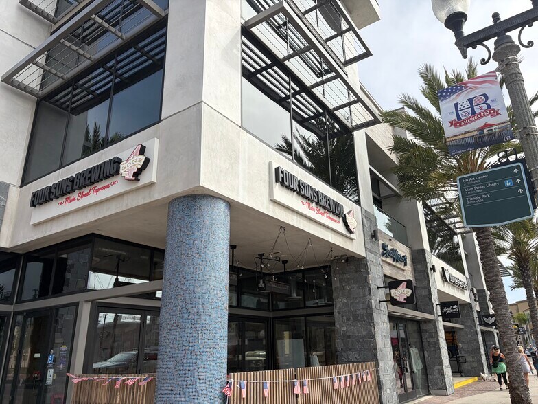 More Photos Of 401 Main St, Huntington Beach Storefront Retail Office For Lease