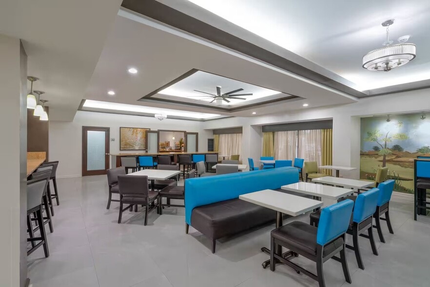 More Photos Of 6069 Macon Cv, Memphis Hotel For Sale