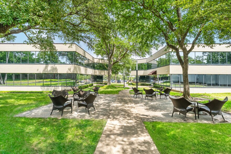 More Photos Of 6600 Lyndon B Johnson Fwy, Dallas Office For Lease