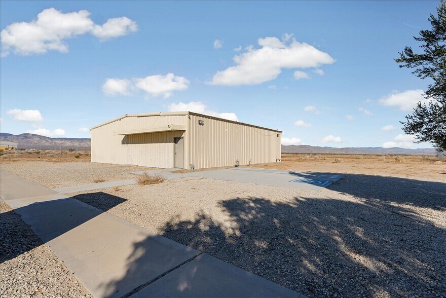 More Photos Of 6288 Curtis Pl, California City Warehouse For Sale