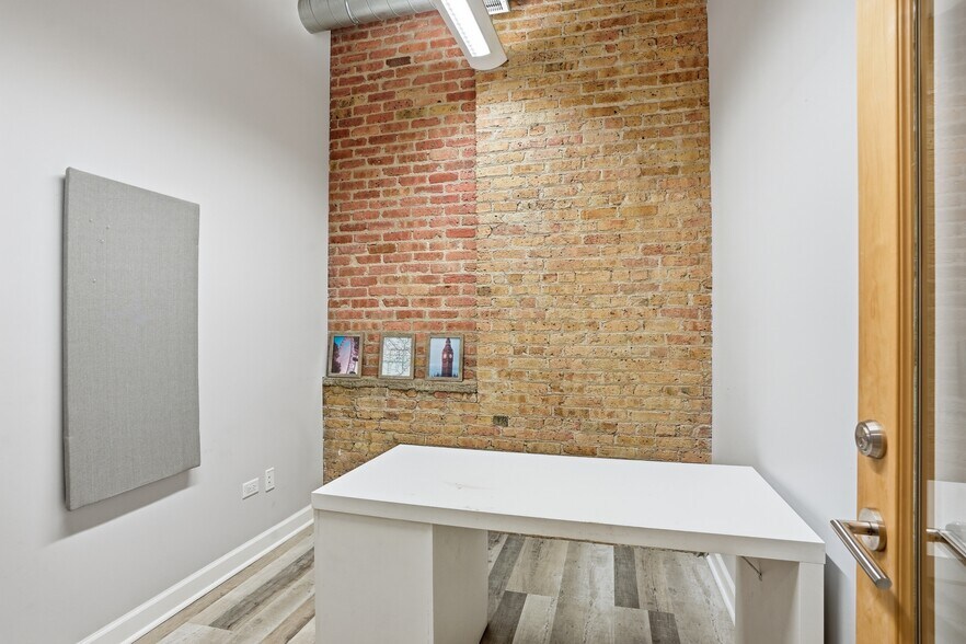 More Photos Of , Chicago Office For Sale