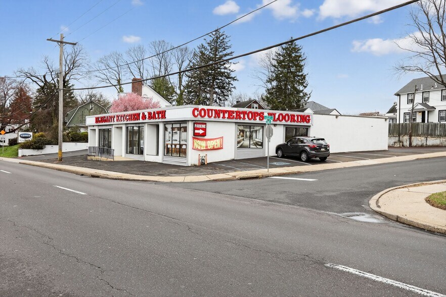 More Photos Of 13 N York Rd, Willow Grove Freestanding For Lease