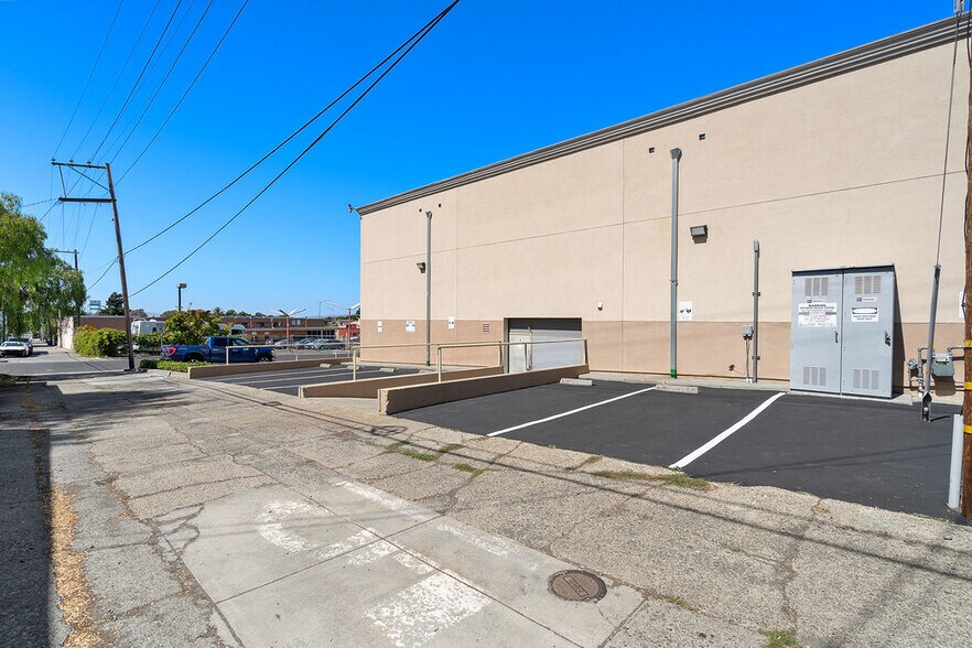 More Photos Of 111 Tennessee St, Vallejo Auto Dealership For Sale