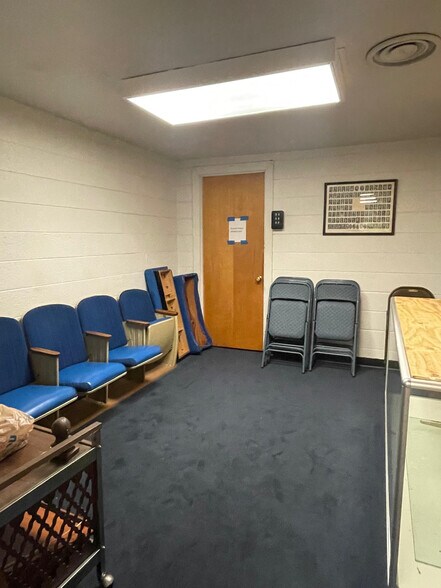 More Photos Of 1309 Newport Ave, Dallas Lodge Meeting Hall For Sale