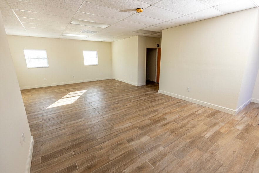 More Photos Of 4911 14th St, Bradenton Unknown For Lease