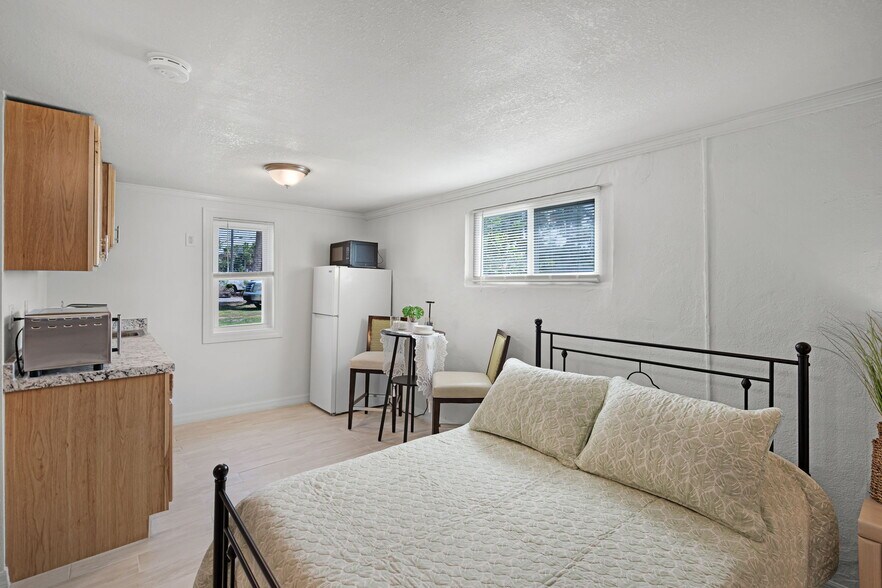 More Photos Of 13901 Old Dixie Hwy, Hudson Multifamily For Sale