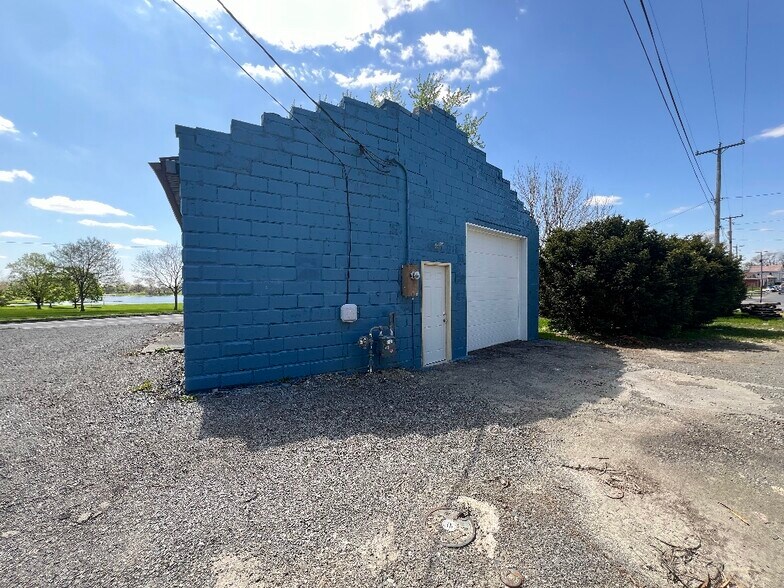 More Photos Of 655 Findlay Rd, Lima Auto Repair For Sale