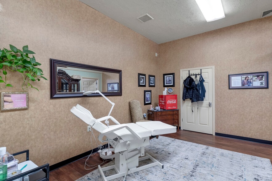 More Photos Of 6335 Highway 22, Independence Sports And Entertainment For Sale