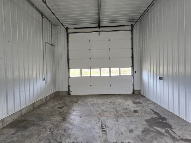 More Photos Of 151 Independence Dr, Union Flex For Sale