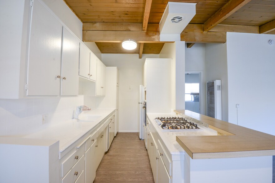 More Photos Of 3326 S Canfield Ave, Los Angeles Apartments For Sale