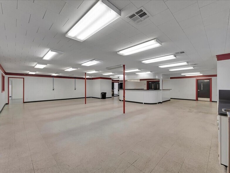 More Photos Of 3804 South St, Nacogdoches Warehouse For Sale