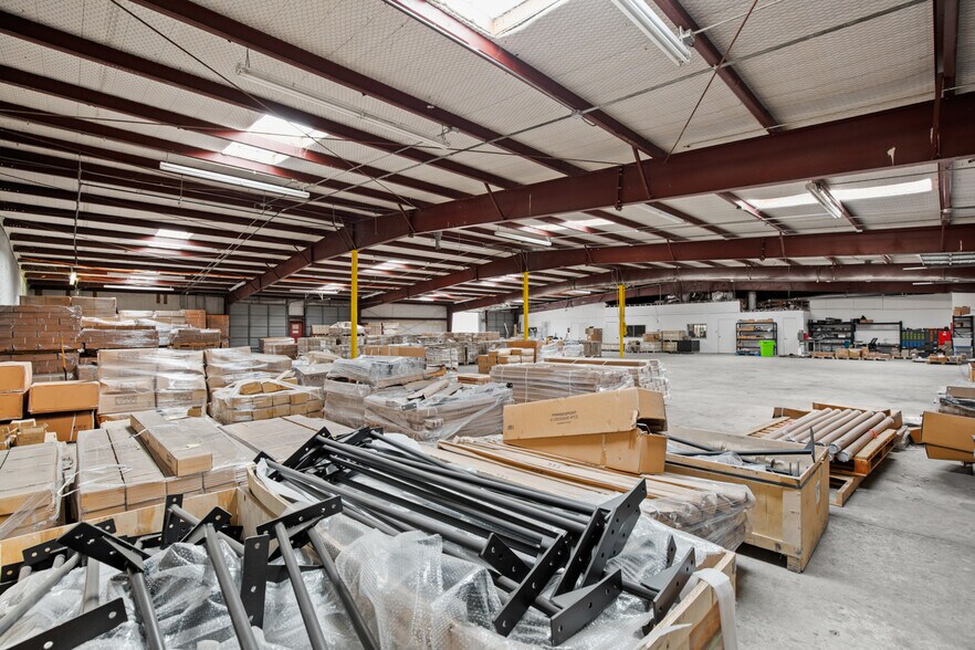 More Photos Of 9300 Brown Ln, Austin Warehouse For Lease