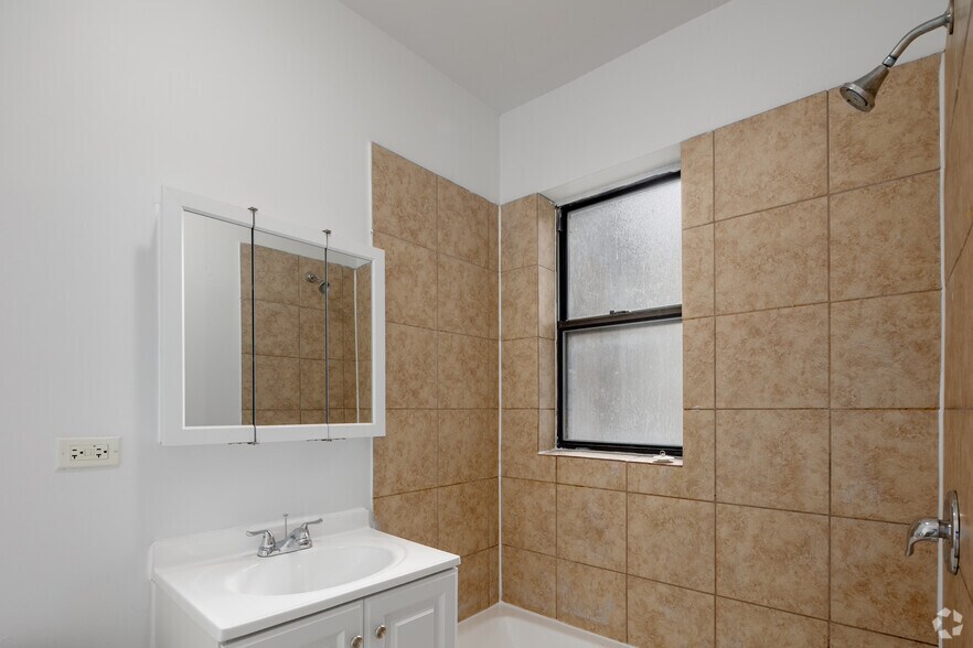 More Photos Of 330 N Pine Ave, Chicago Apartments For Sale