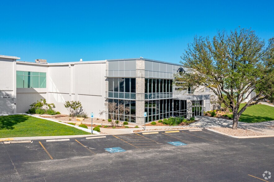 More Photos Of 9725 Datapoint Dr, San Antonio Office For Lease