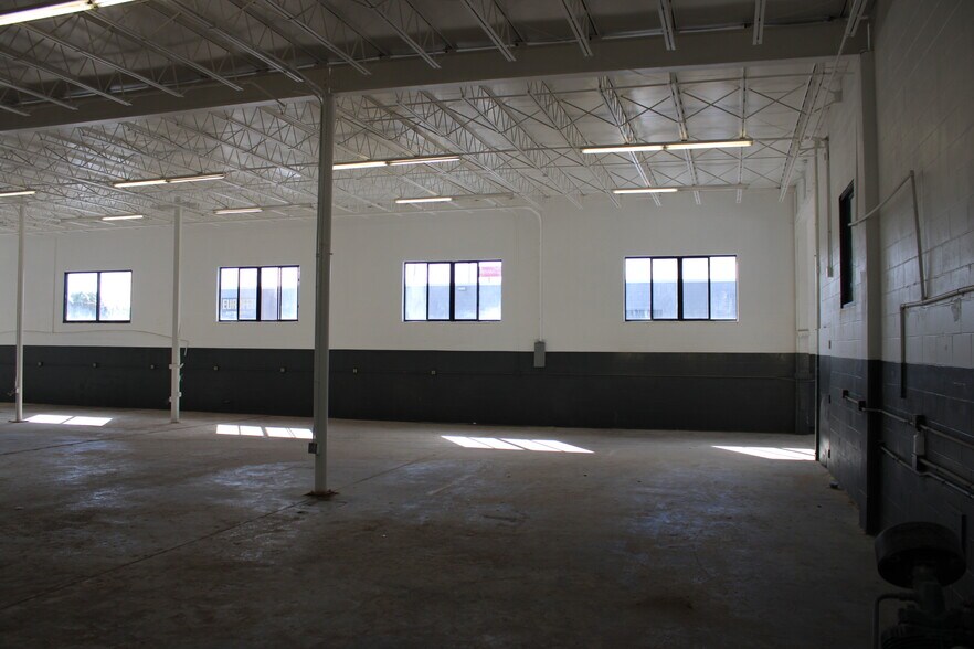 More Photos Of 8321 Atlantic Blvd, Jacksonville Flex For Lease