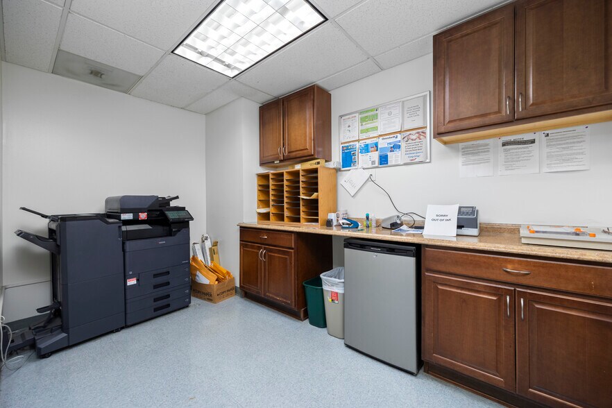 More Photos Of 419 W Market St, Sandusky Light Distribution For Sale