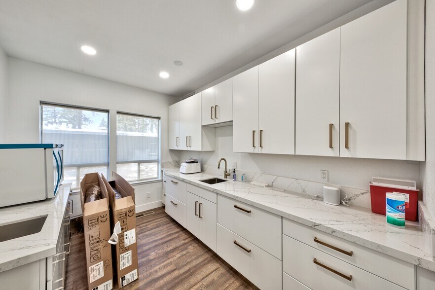 More Photos Of 2229 Barton Ave, South Lake Tahoe Medical For Sale