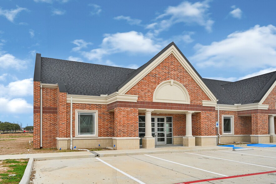 More Photos Of 7103 S Peek Rd, Richmond Medical For Lease