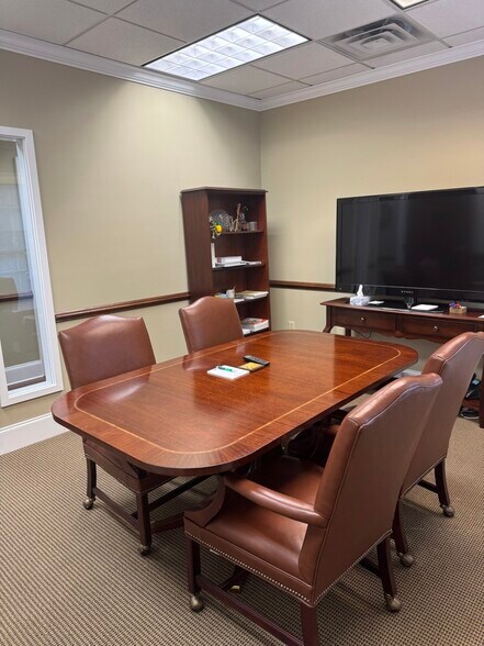 More Photos Of 190 Hawthorne Park, Athens Office For Sale