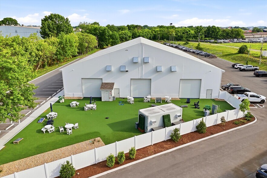 More Photos Of 10001 Kingston Pike, Knoxville Specialty For Lease